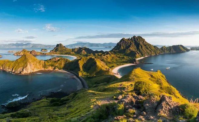 Package Tours FLORES – KOMODO OVERLAND TOURS 6 DAYS / 5 NIGHTS 2 ~blog/2023/10/15/flores_island_top_view_of_padar_island_in_a_morning_from_komodo_island_komodo_national_park_labuan_bajo_flores_indonesia_1000x453